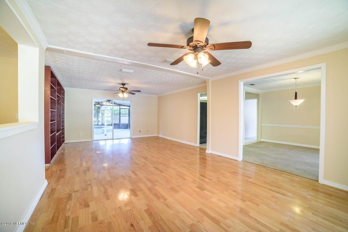 3888 Raintree Road Jacksonville, FL 32277 - Photo 9 of 26 2e Living Room