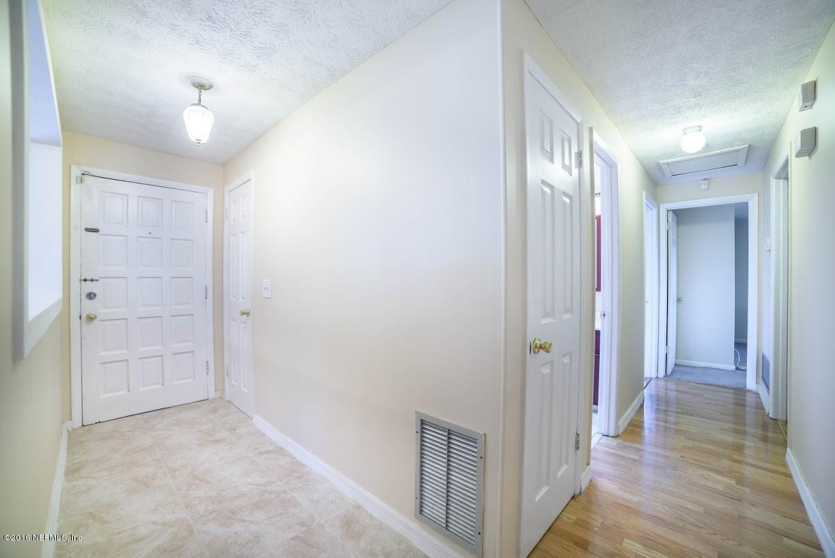 3888 Raintree Road Jacksonville, FL 32277 - Photo 10 of 26 2f Hallway Front Room