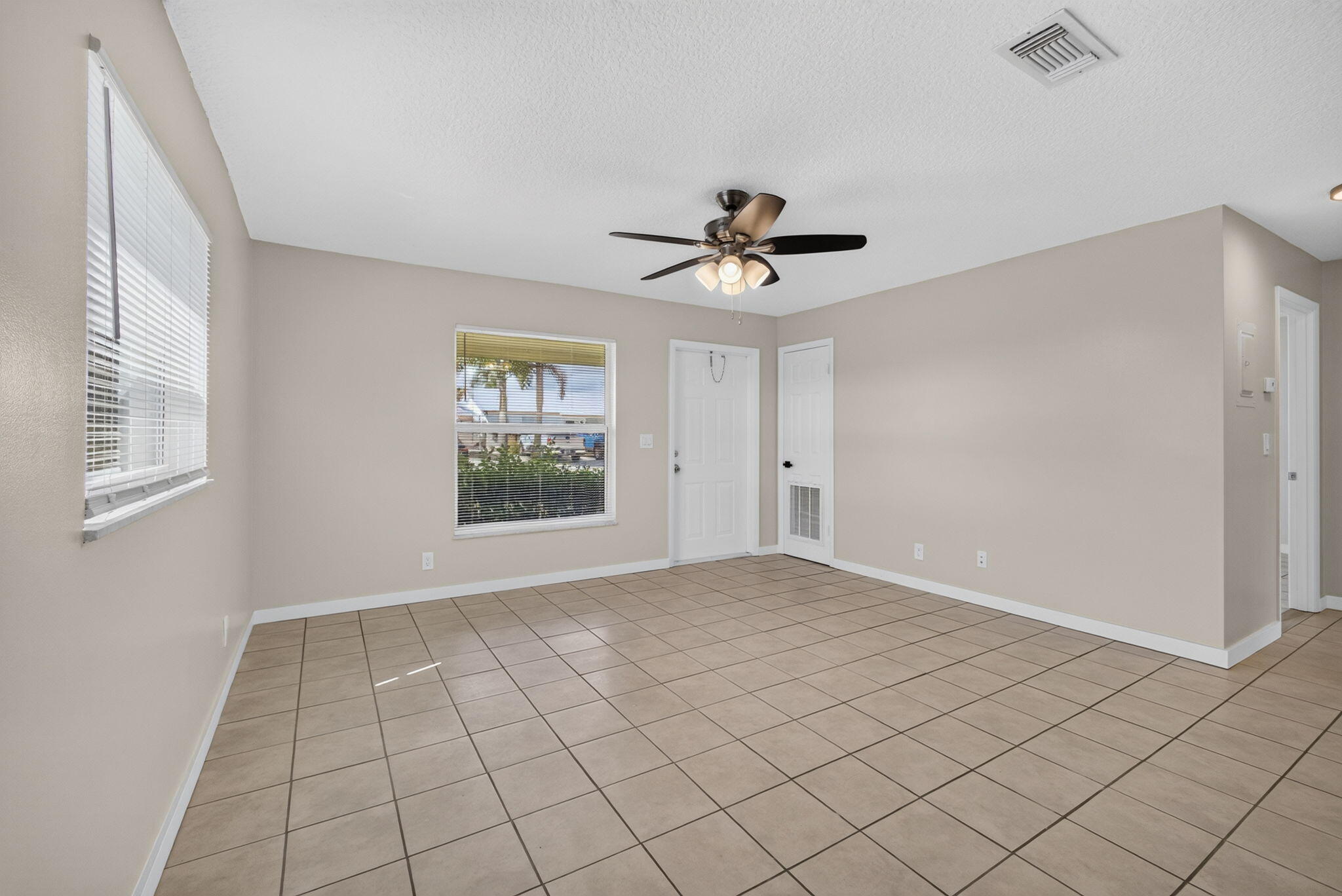 8697 Southeast Hobe Ridge Avenue Hobe Sound, FL 33455 - Photo 8 of 32 9-web-or-mls-5D1A6242