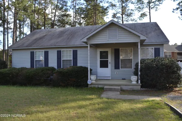 $1,520 | 210 Pecan Grove Drive, Aberdeen, NC 28315