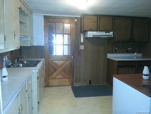 3255 Valentine Road Lapeer, MI 48446 - Photo 9 of 26 i-Kitchen_3.jpg