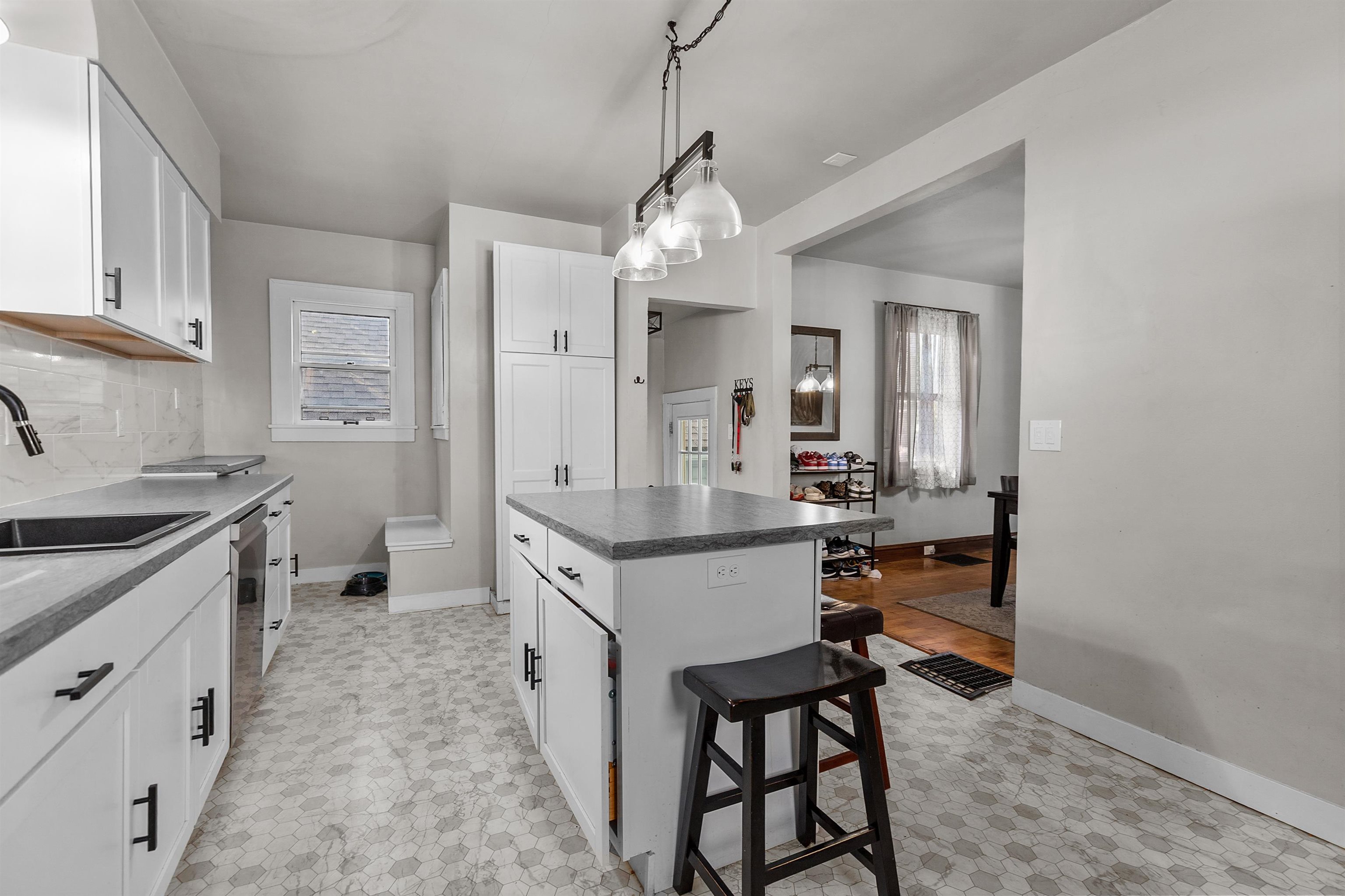 818 North Durkee Street Appleton, WI 54911 - Photo 3 of 45