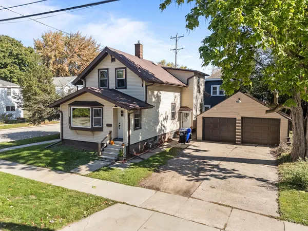 $255,000 | 818 North Durkee Street, Appleton, WI 54911