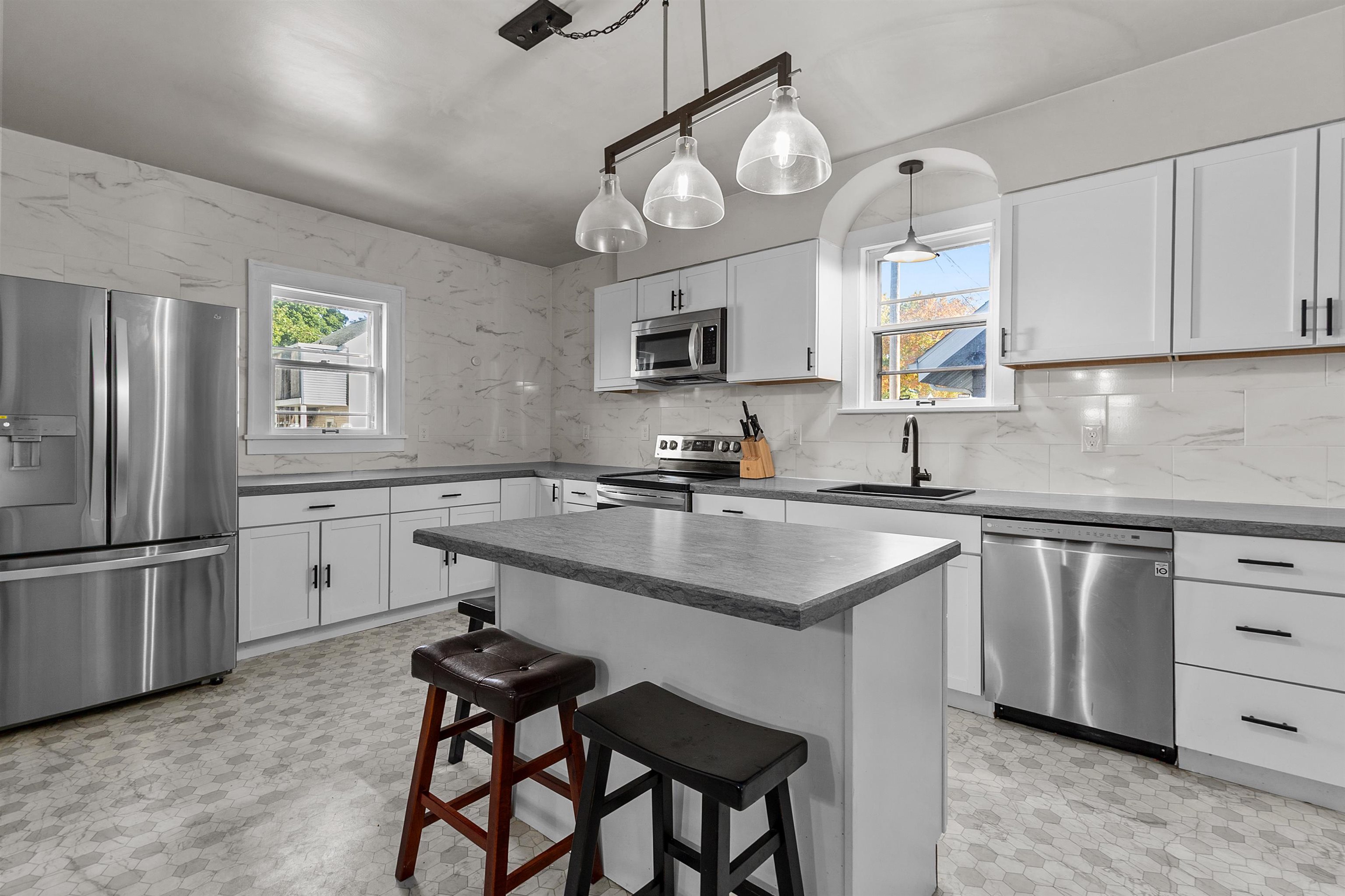 818 North Durkee Street Appleton, WI 54911 - Photo 5 of 45