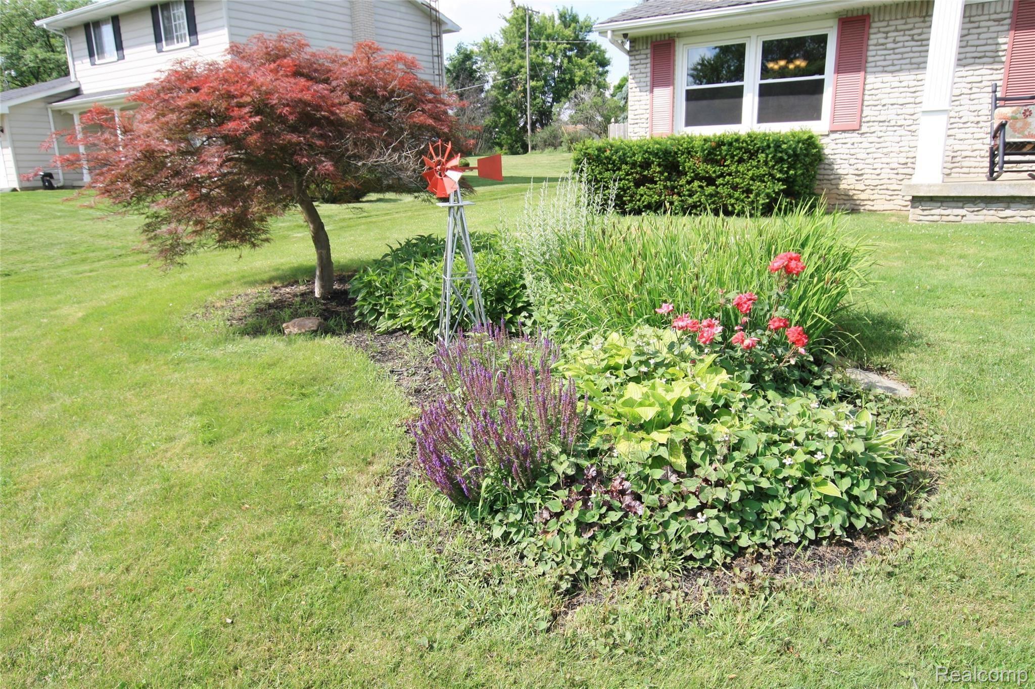 3166 Red Barn Road Flint, MI 48507 - Photo 8 of 34 RedBarn 014.JPG