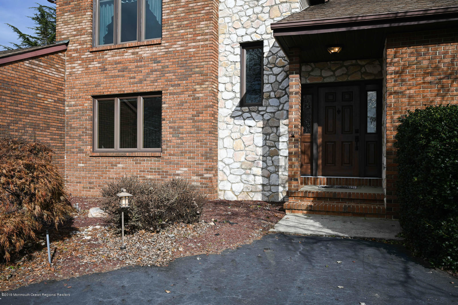 32 Hluchy Road Robbinsville, NJ 08691 - Photo 4 of 33 a front view of a house with a garden