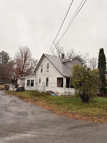 $6,000 | 8 Pleasant Street, Washburn, ME 04786