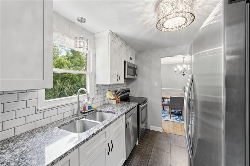208 Parkedge Road Pittsburgh, PA 15220 - Photo 7 of 30 Gallery Image 7