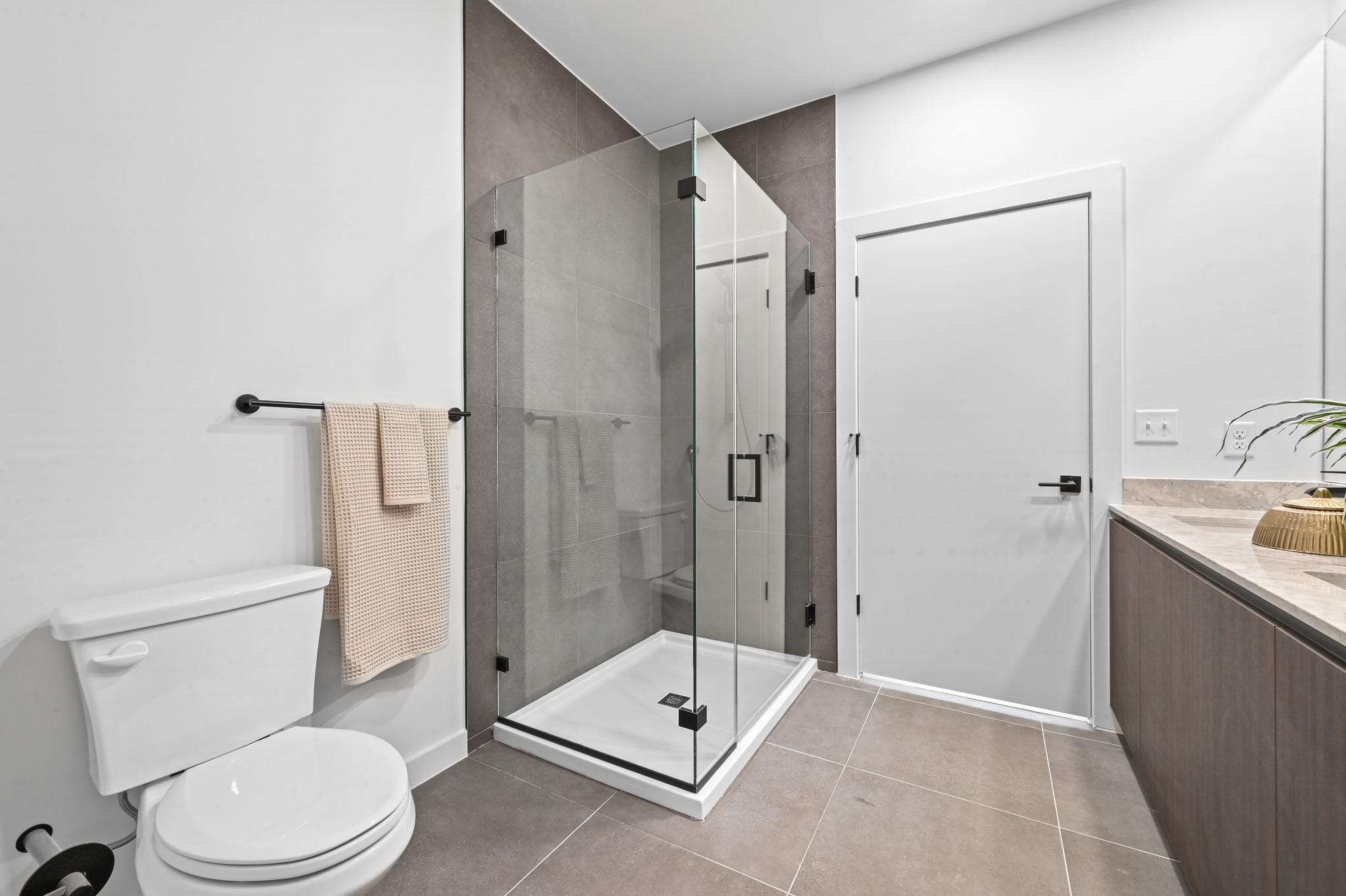 2209 South 1st Street, Unit 209 Austin, TX 78704 - Photo 14 of 38 Primary Bathroom