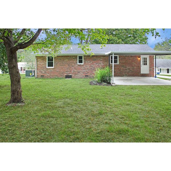 708 South Spring Street Manchester, TN 37355 - Photo 4 of 25 Attached 2 Car Carport