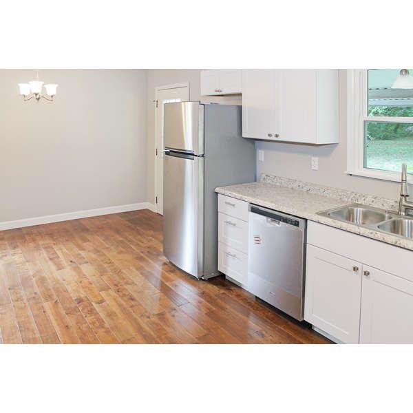 708 South Spring Street Manchester, TN 37355 - Photo 8 of 25 New Stainless Steele Appliances!