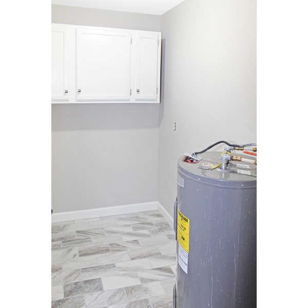 708 South Spring Street Manchester, TN 37355 - Photo 10 of 25 Large Utility Room