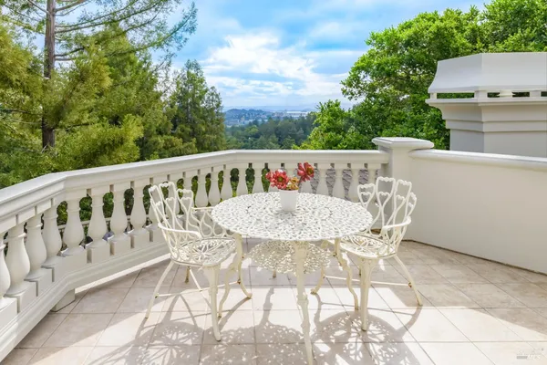 $4,990,000 | 2 Woodland Place, Kentfield, CA 94904