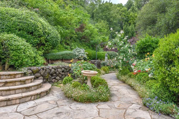 $4,990,000 | 2 Woodland Place, Kentfield, CA 94904