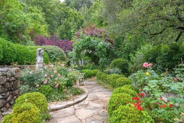 $4,990,000 | 2 Woodland Place, Kentfield, CA 94904