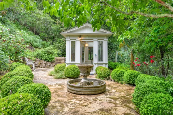 $4,990,000 | 2 Woodland Place, Kentfield, CA 94904