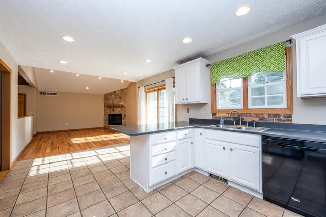 $509,900 | 4751 Harlan Drive, Watervliet, MI 49098