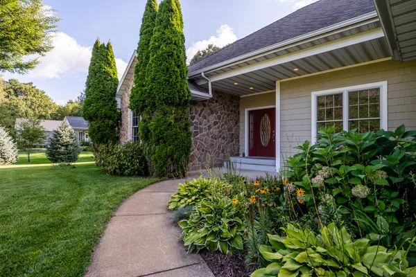 $509,900 | 4751 Harlan Drive, Watervliet, MI 49098