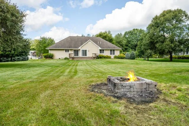 $509,900 | 4751 Harlan Drive, Watervliet, MI 49098