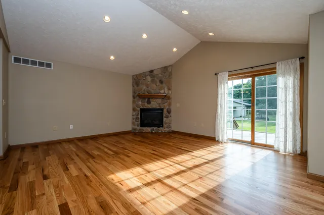 $509,900 | 4751 Harlan Drive, Watervliet, MI 49098