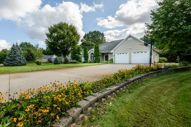 $509,900 | 4751 Harlan Drive, Watervliet, MI 49098