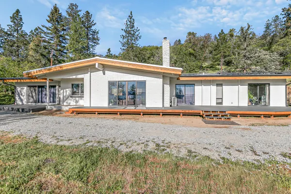 $619,000 | 2555 Old Military Road, Central Point, OR 97502