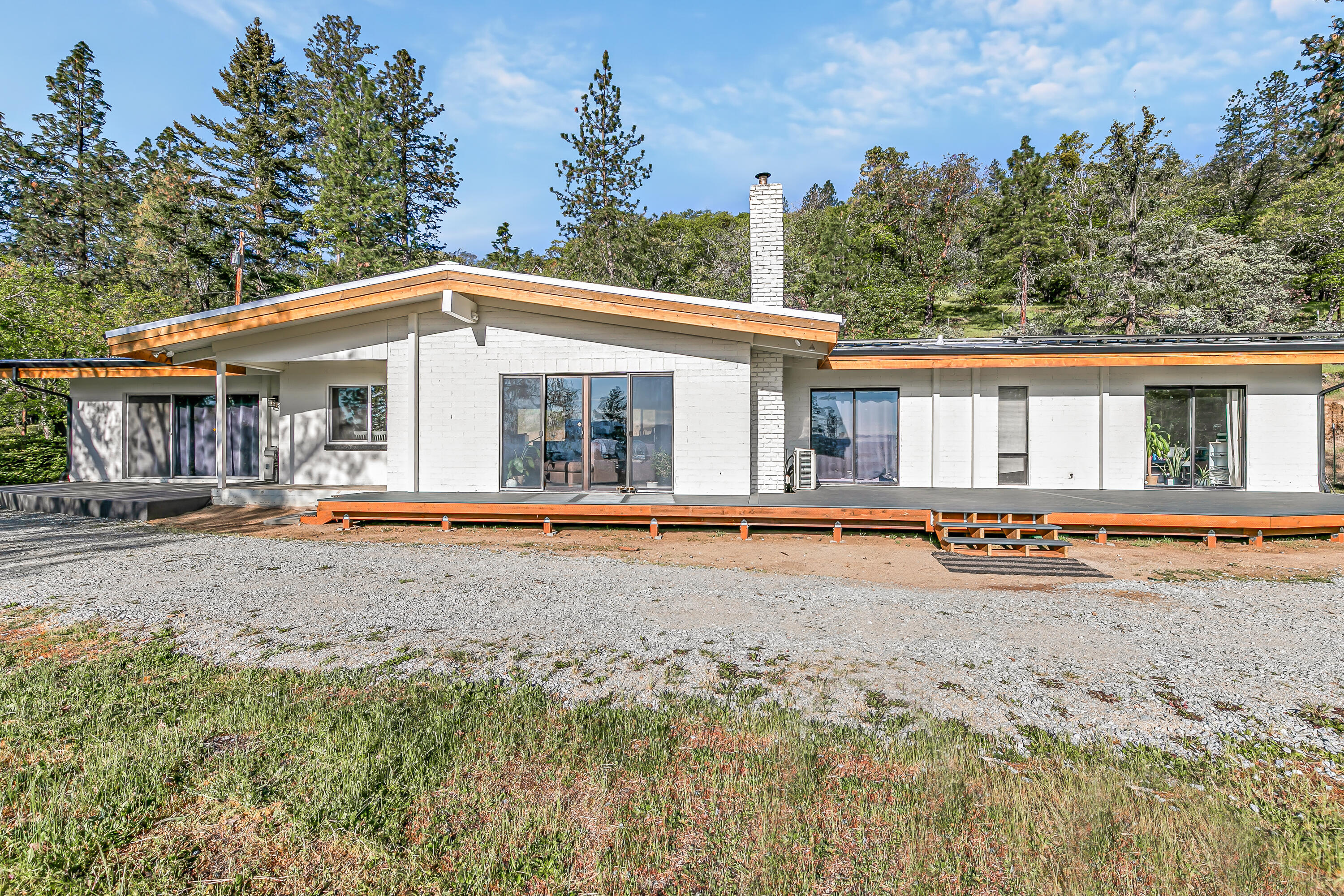 2555 Old Military Road Central Point, OR 97502 - Photo 1 of 31 9R9A4857