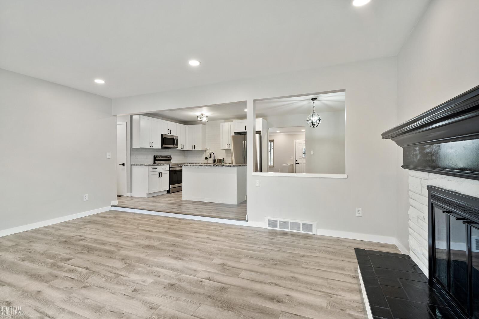 56301 Omo Road Macomb, MI 48042 - Photo 16 of 47 50104667-15.JPG