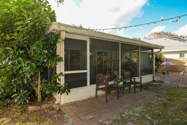 $2,000 | 2386 28th Avenue Southwest, Vero Beach, FL 32968