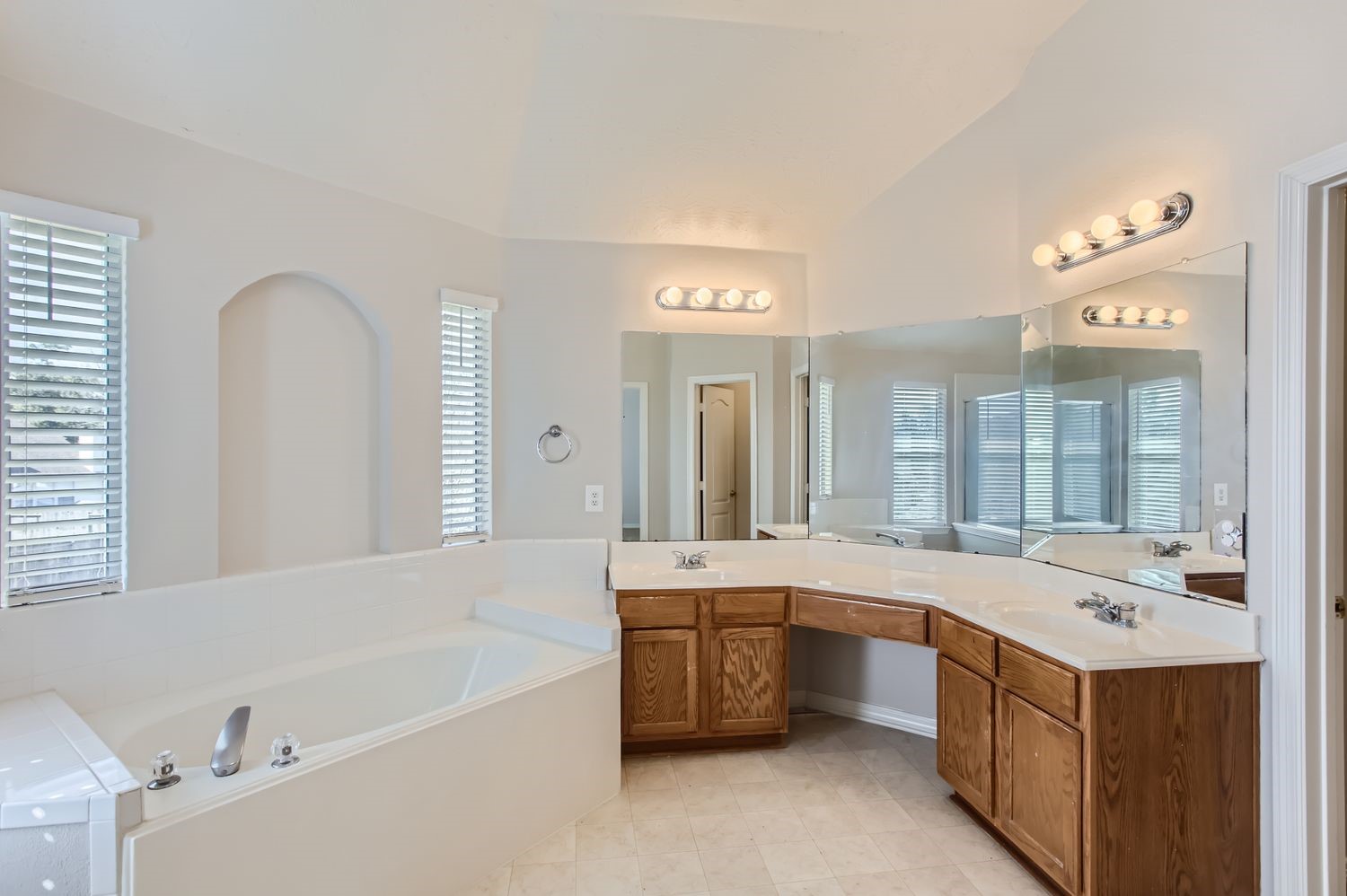 3138 Red Rover Court Spring, TX 77373 - Photo 14 of 21 Primary Bathroom