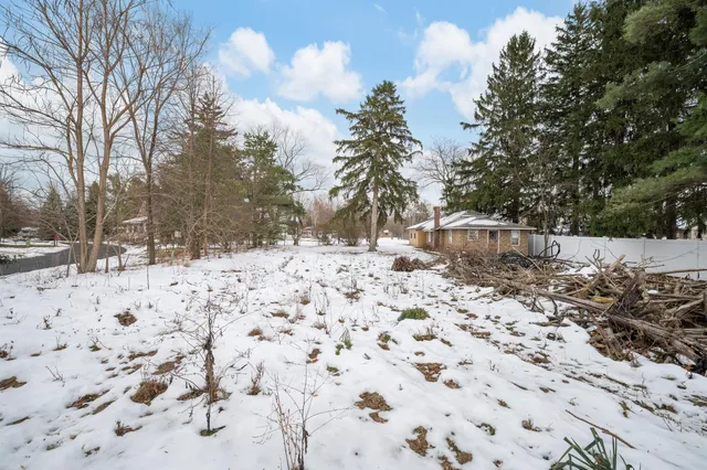 $400,000 | 318 South Whittaker Street, New Buffalo, MI 49117