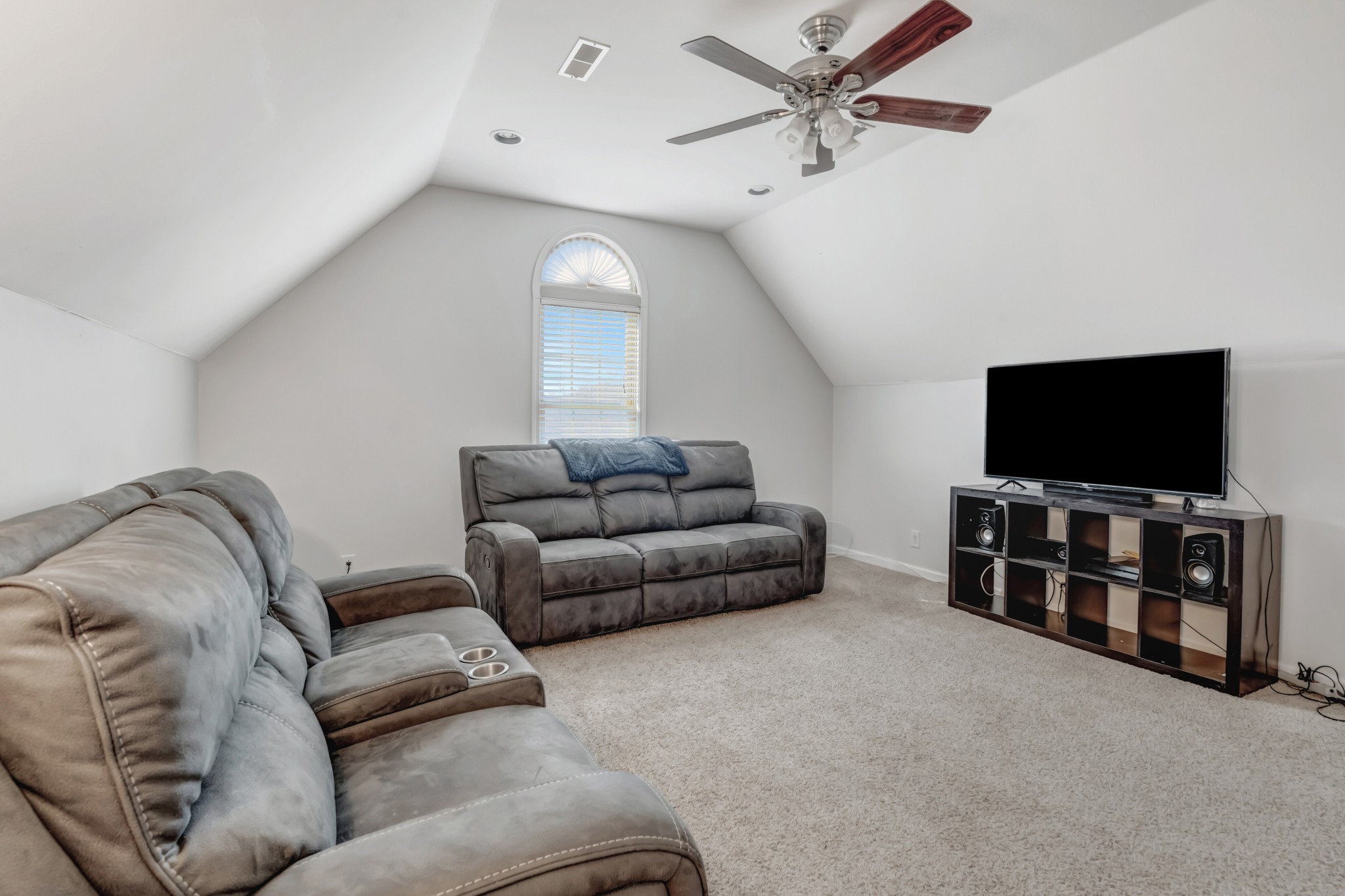 156 Fieldstone Lane Springfield, TN 37172 - Photo 11 of 14 a living room with furniture and a flat screen tv
