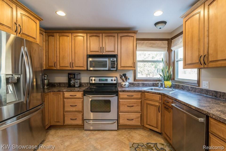 8519 Bishop Road Brighton, MI 48116 - Photo 17 of 37 DSC_3287.jpg