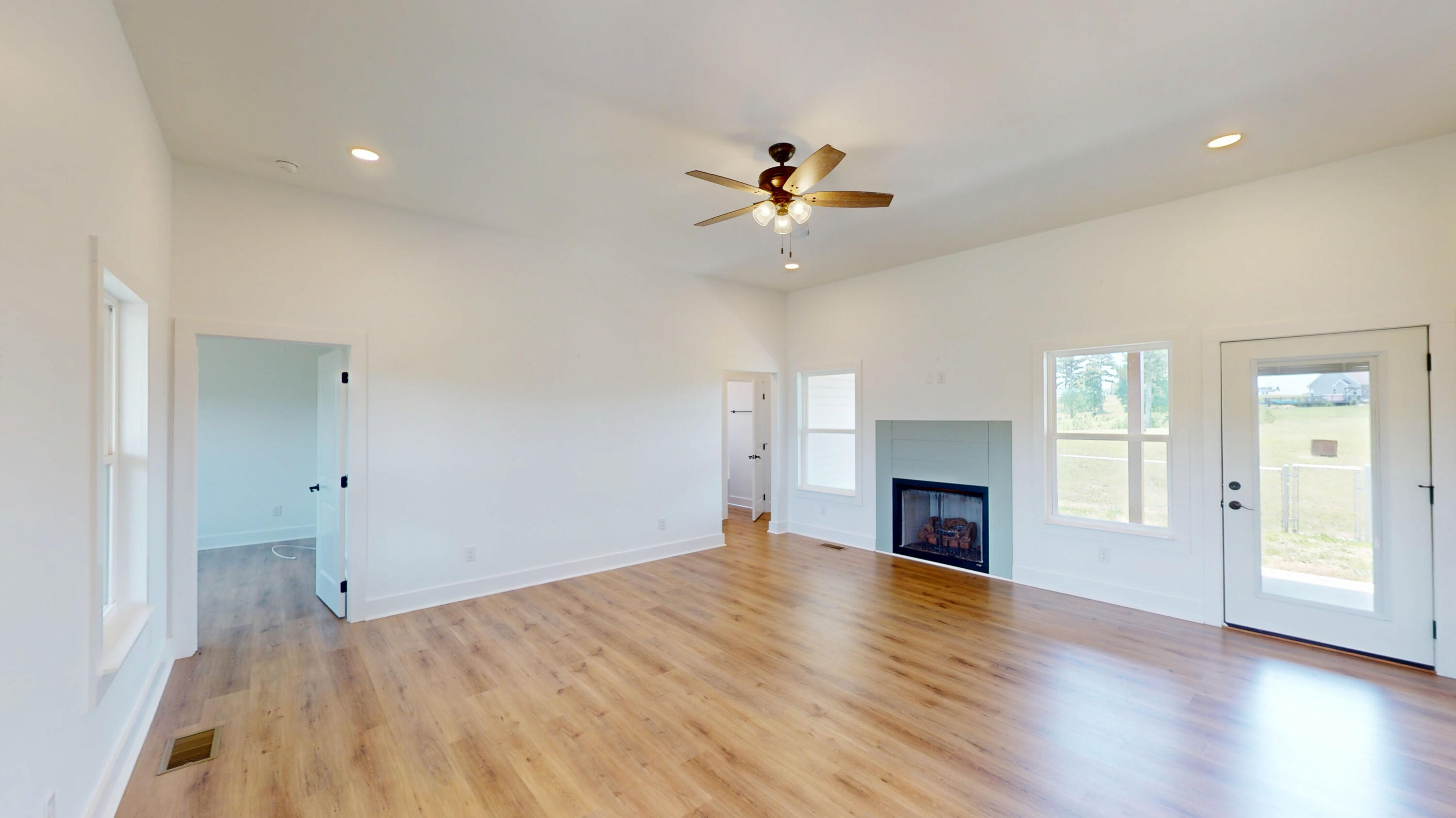 325 Henderson Road Evensville, TN 37332 - Photo 7 of 35 6-Living Room 1.5