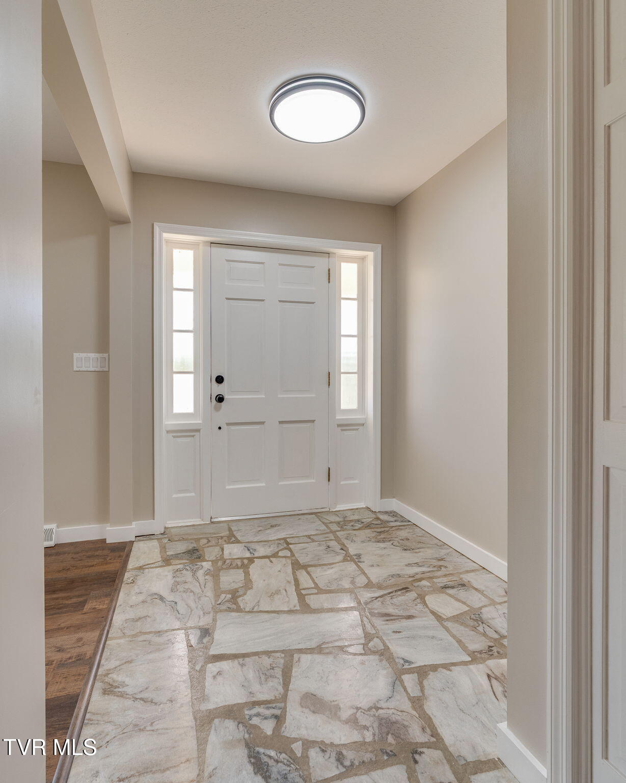 512 Hidden Valley Road Kingsport, TN 37663 - Photo 5 of 55 004