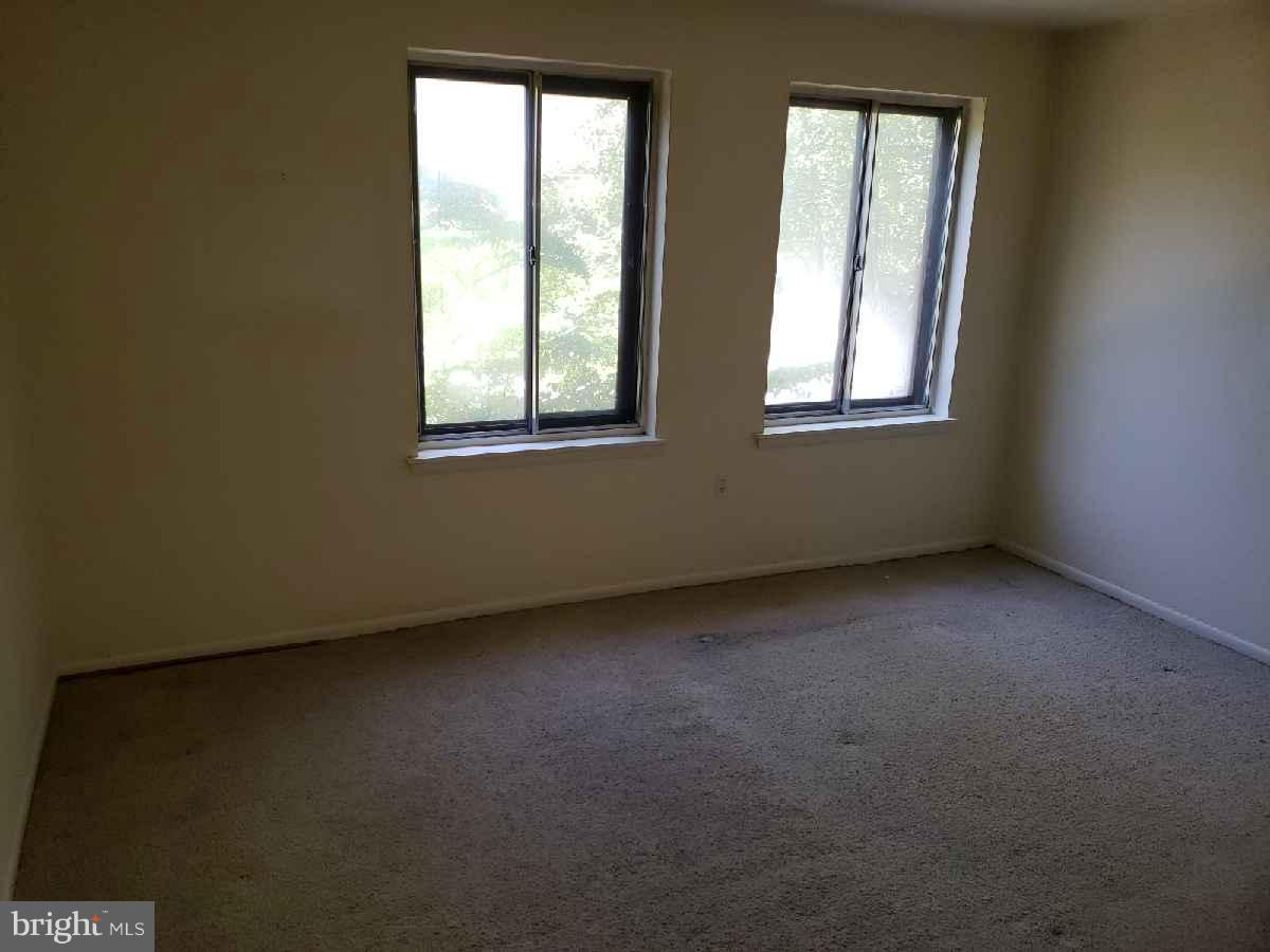 11 Hamill Road, Unit 11D Baltimore, MD 21210 - Photo 10 of 16 an empty room with windows