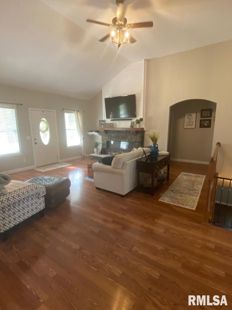 398 Gilliland Road Walnut Hill, IL 62893 - Photo 2 of 32