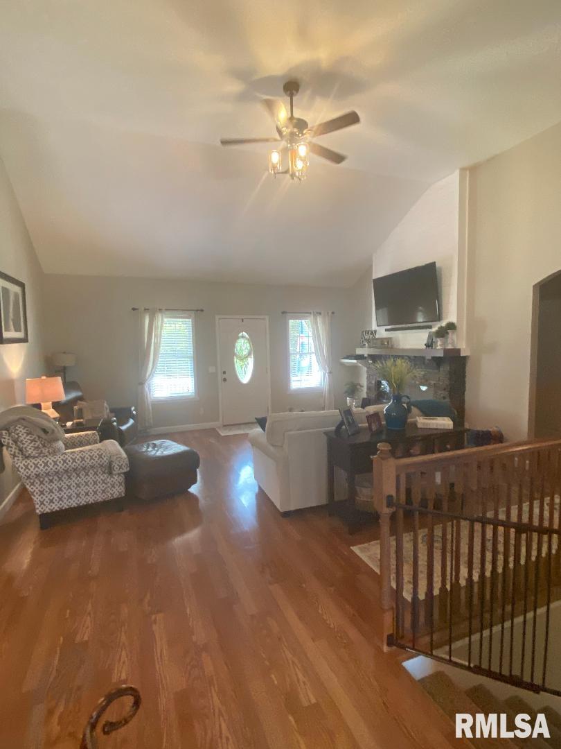 398 Gilliland Road Walnut Hill, IL 62893 - Photo 5 of 32