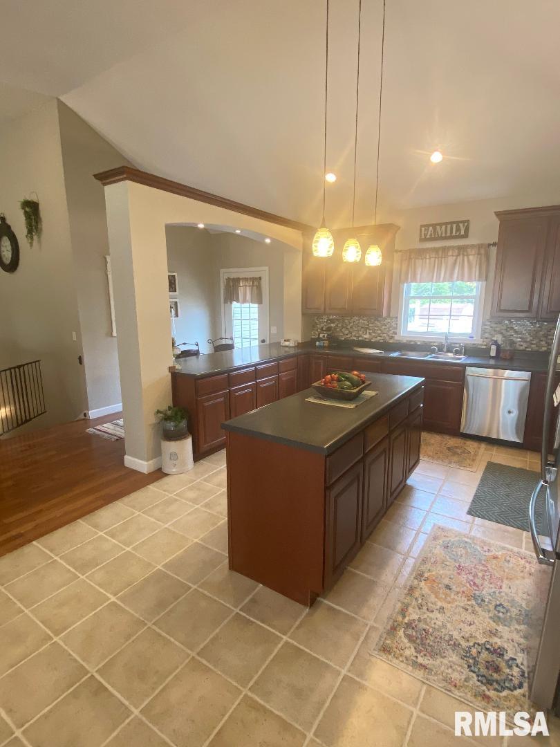 398 Gilliland Road Walnut Hill, IL 62893 - Photo 8 of 32