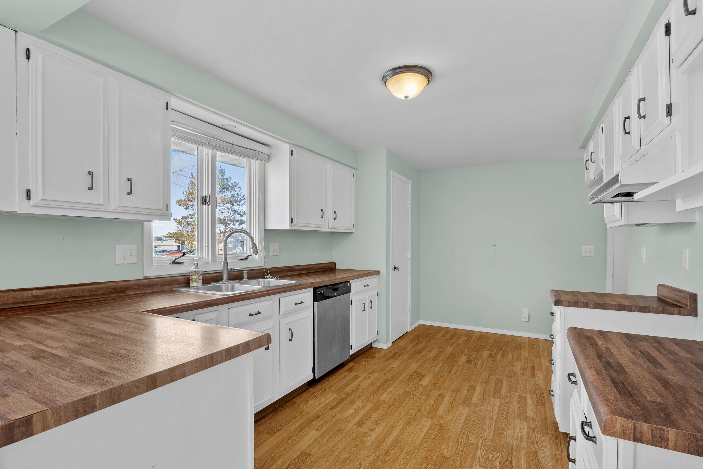 3204 Lincoln Avenue Two Rivers, WI 54241 - Photo 12 of 48 3204LincolnAve-12