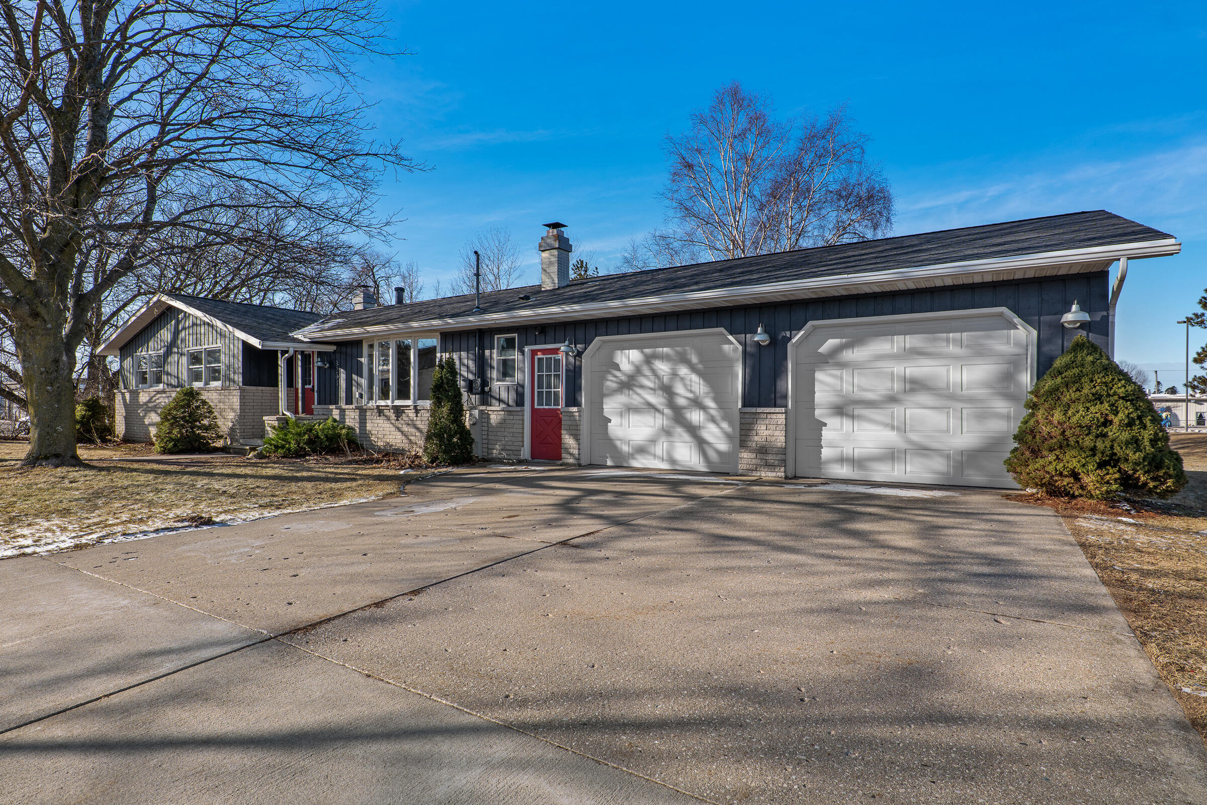 3204 Lincoln Avenue Two Rivers, WI 54241 - Photo 3 of 48 3204LincolnAve-3