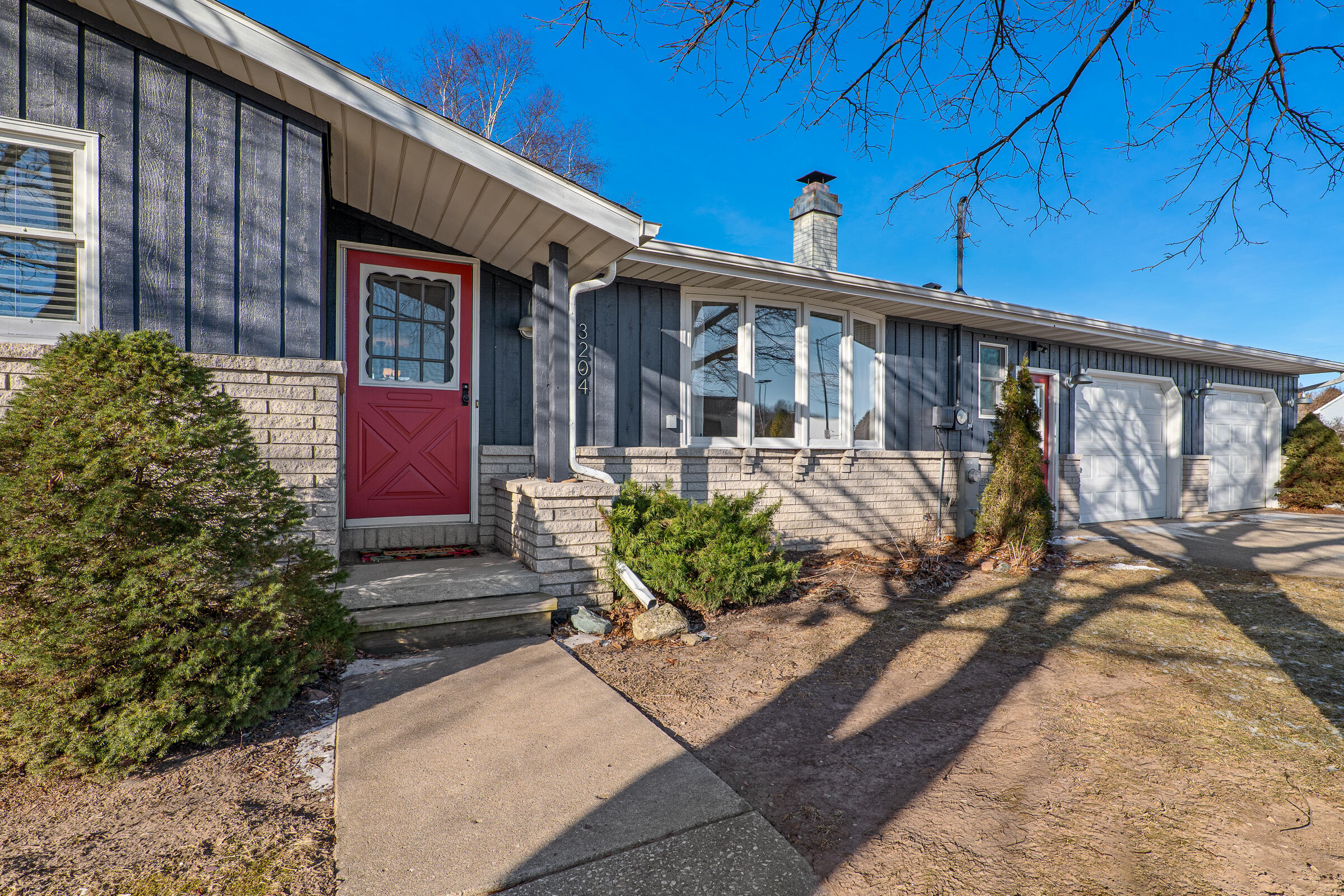 3204 Lincoln Avenue Two Rivers, WI 54241 - Photo 4 of 48 3204LincolnAve-4