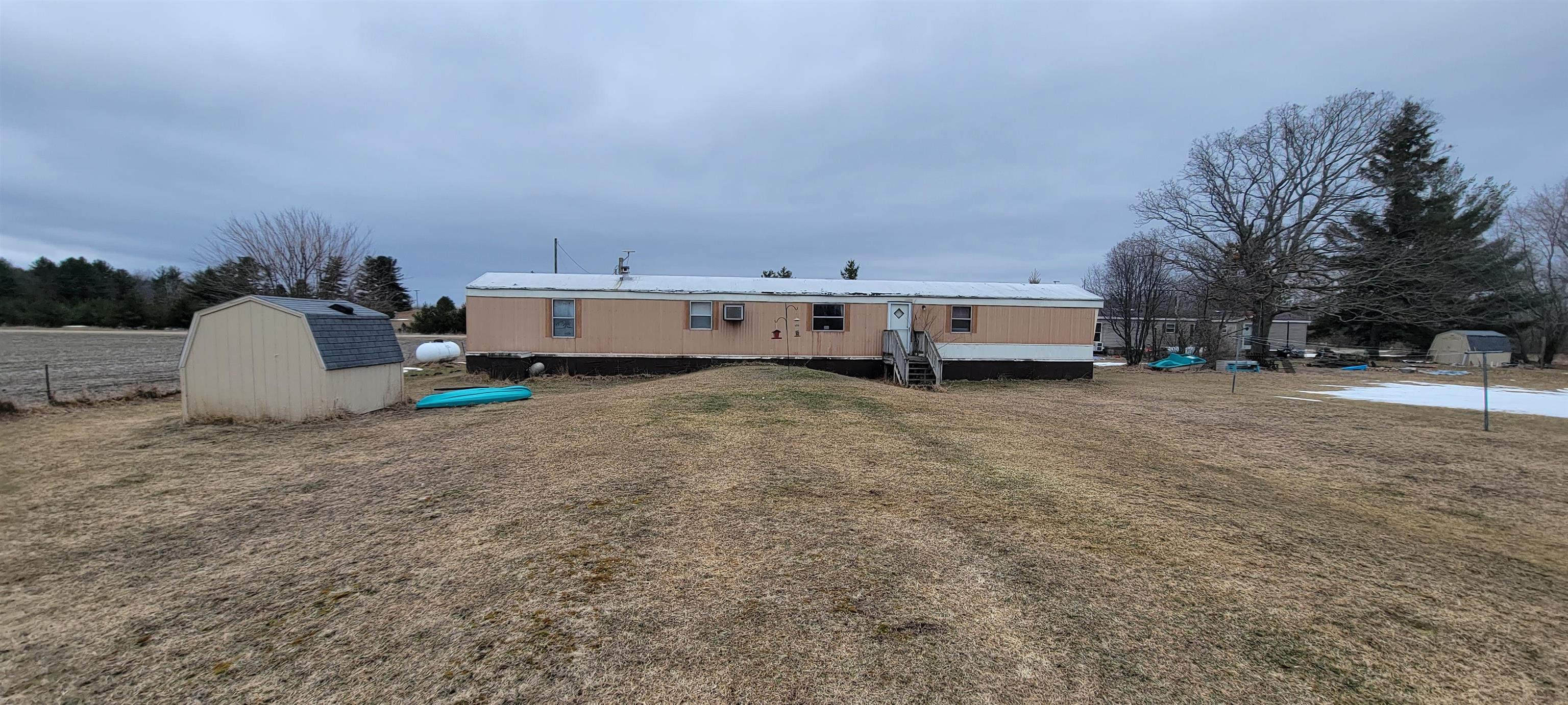 10863 McGregor Road Riverdale, MI 48877 - Photo 5 of 8 1909155-4.JPG
