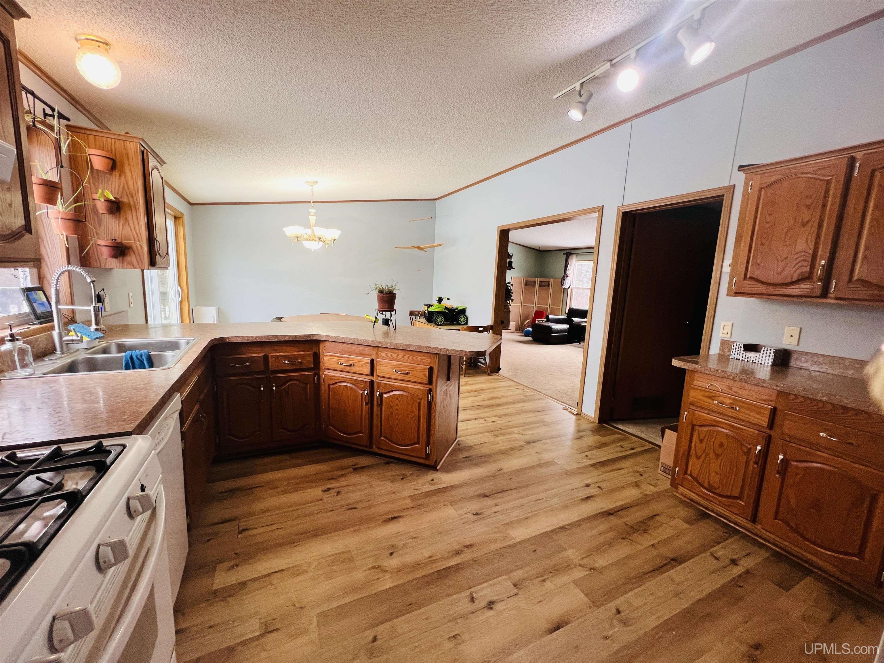 5154 12th Road Escanaba, MI 49829 - Photo 4 of 18