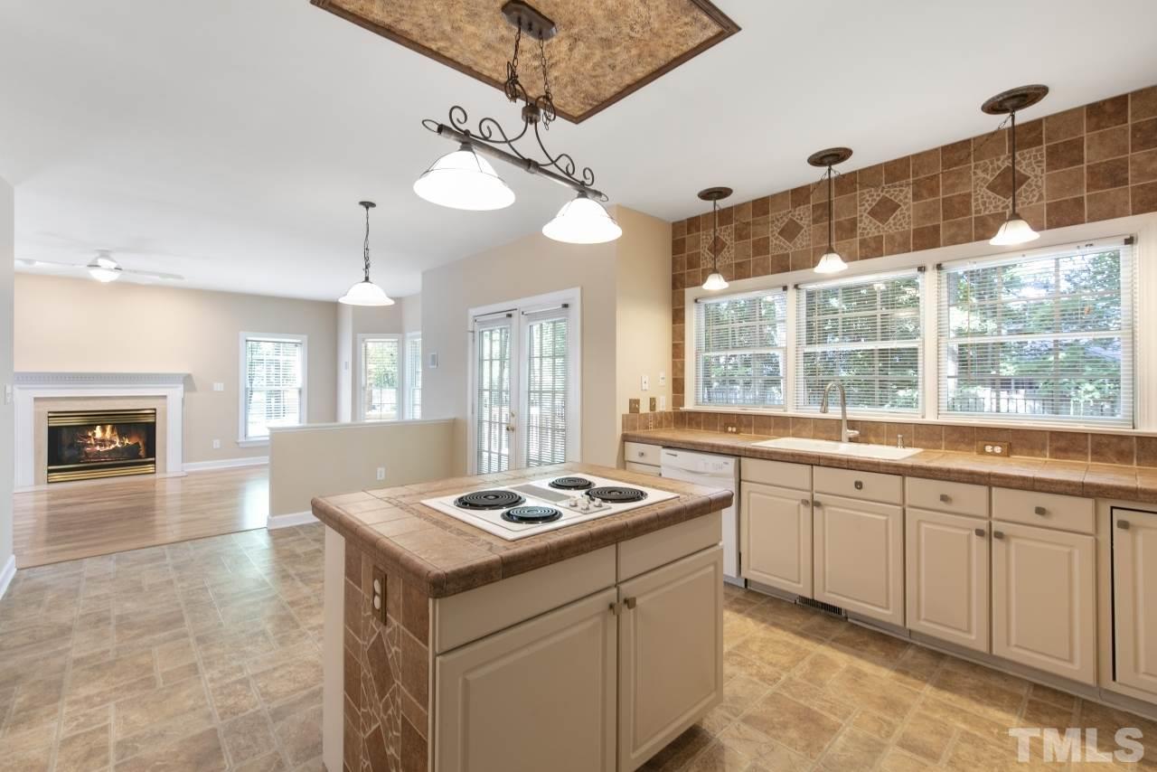 8609 Bluff Pointe Court Raleigh, NC 27615 - Photo 8 of 30 Gallery Image 8