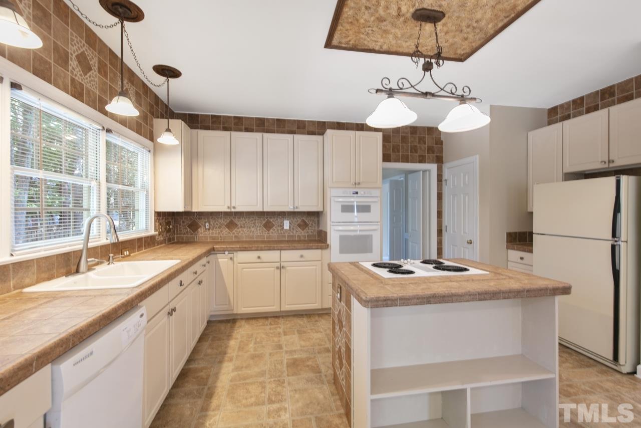 8609 Bluff Pointe Court Raleigh, NC 27615 - Photo 9 of 30 Gallery Image 9