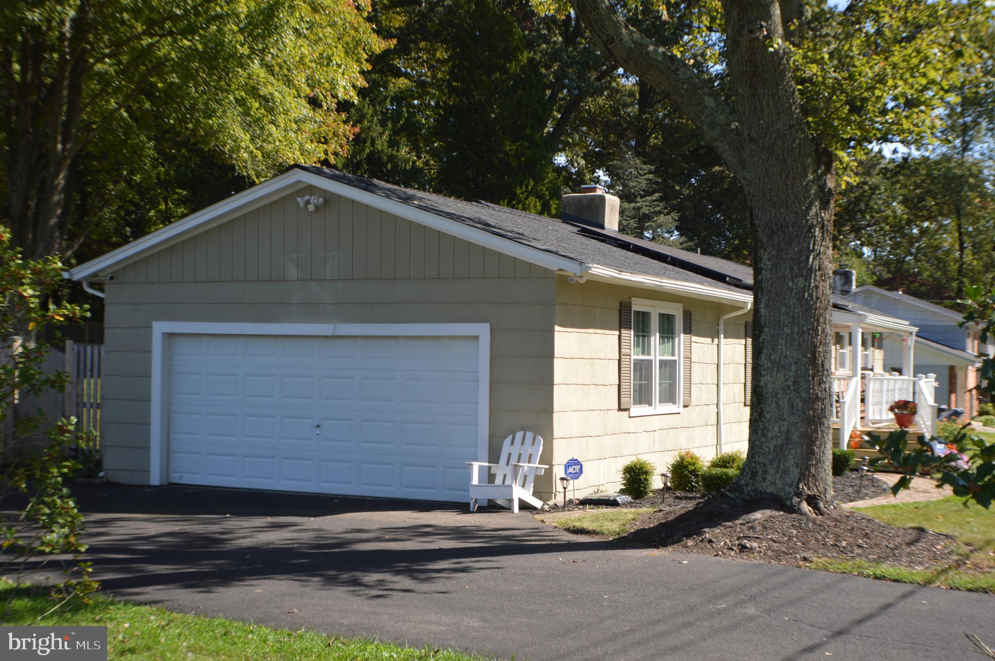 1989 Valley Road Annapolis, MD 21401 - Photo 2 of 42 2 CAR GARAGE END LOAD
