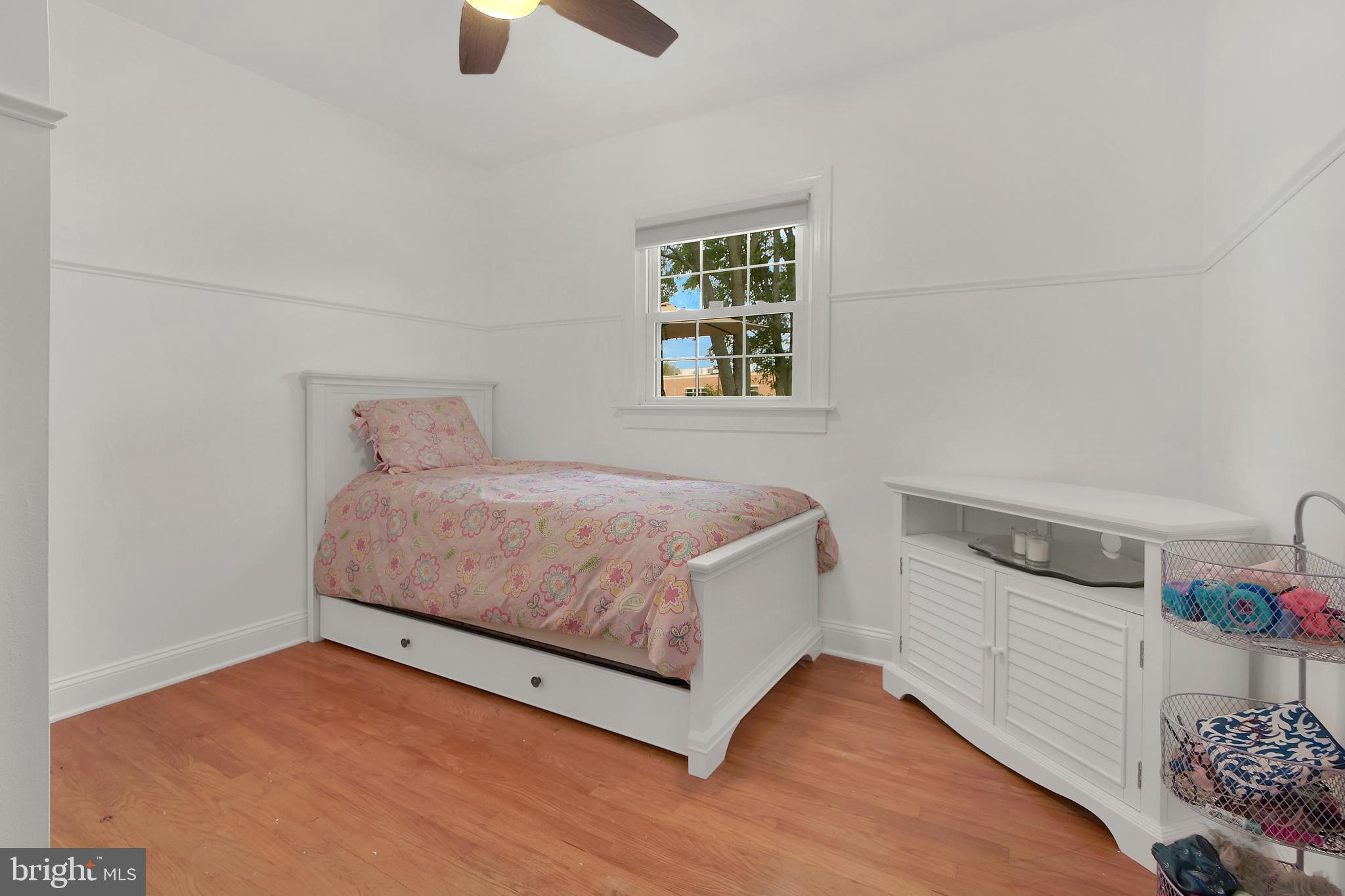 1989 Valley Road Annapolis, MD 21401 - Photo 18 of 42 BED #3 PERFECT SIZE GUEST ROOM