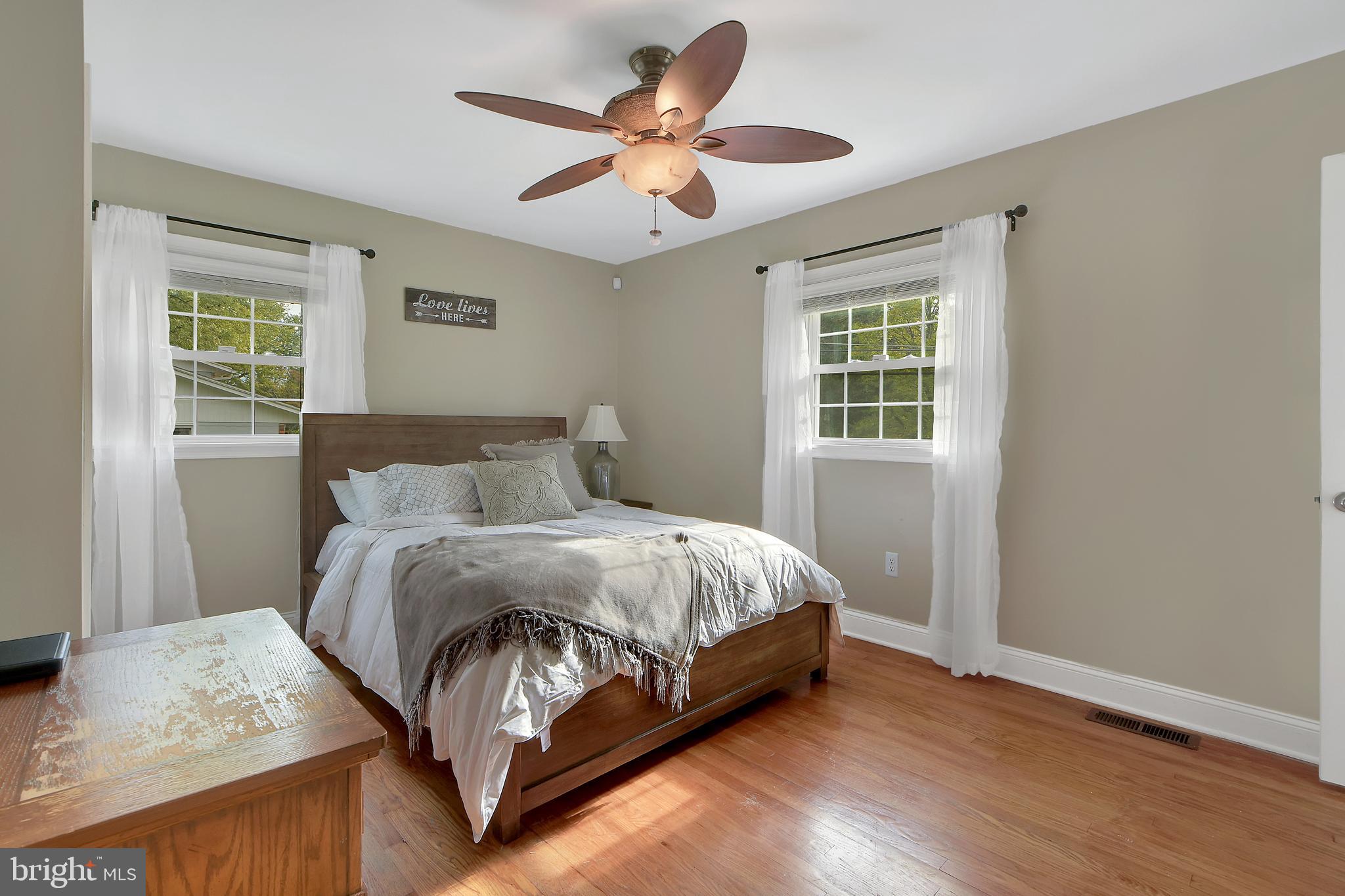 1989 Valley Road Annapolis, MD 21401 - Photo 20 of 42 FANTASTIC OWNERS SUITE