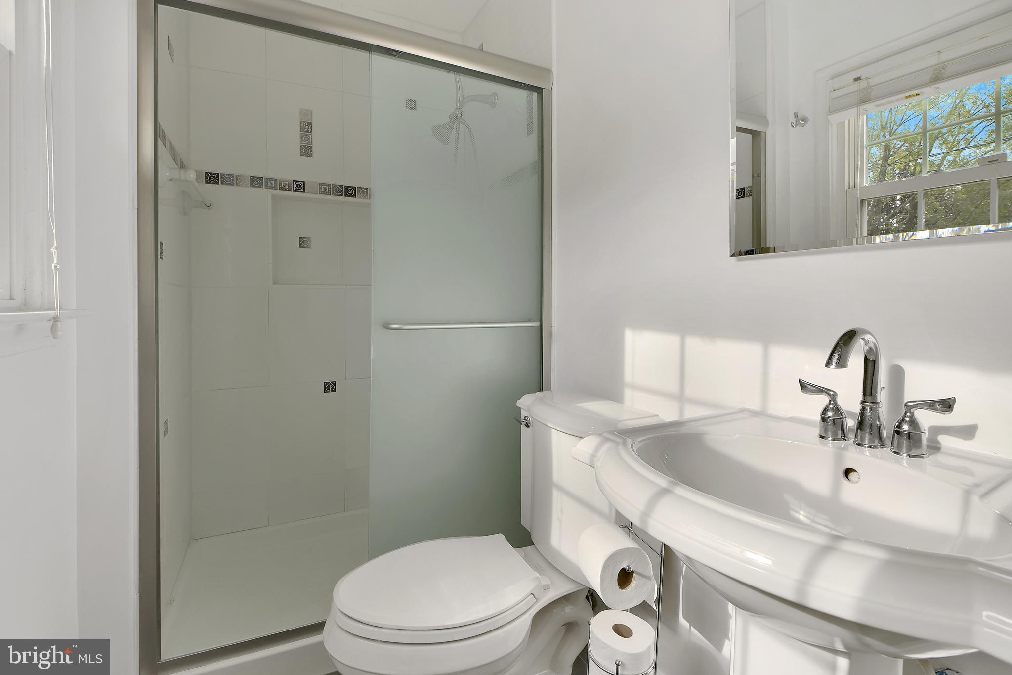 1989 Valley Road Annapolis, MD 21401 - Photo 21 of 42 OWNERS BATH WALK IN SHOWER
